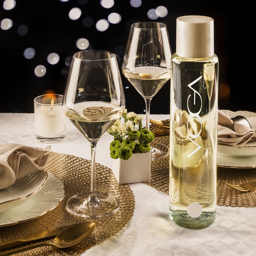 Tavola apparecchiata con VOGA Pinot Grigio